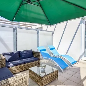 Les Alouettes Avec Terrasse, Garage Et Piscine , La Ciotat France